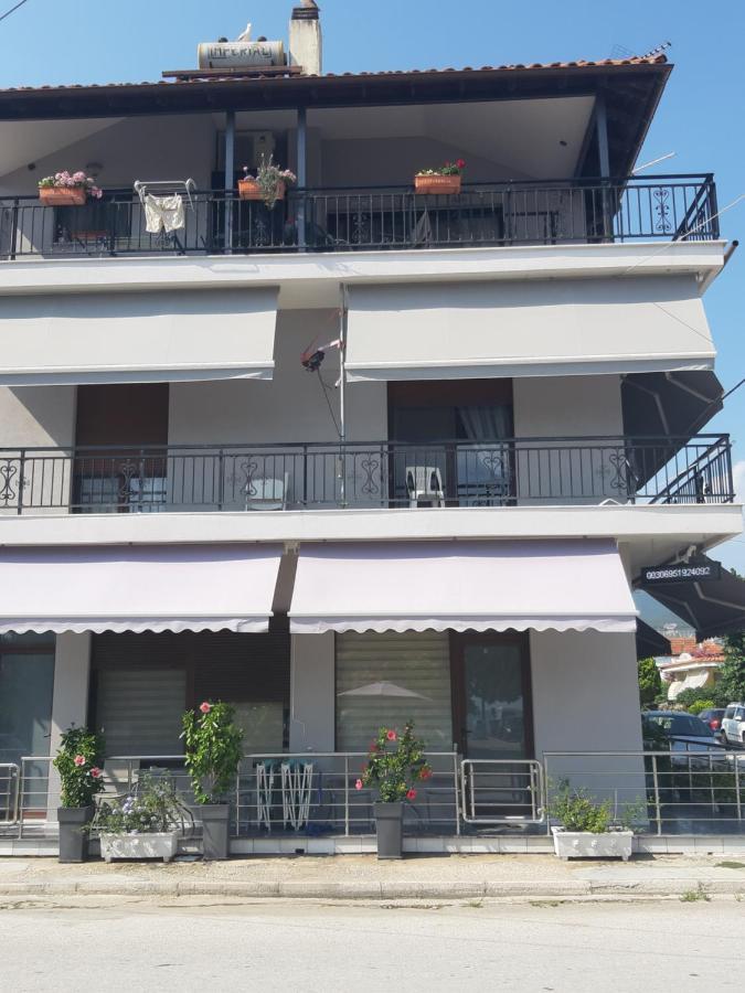 Soula'S Sunshine Big Apartment Nea Karvali Bagian luar foto