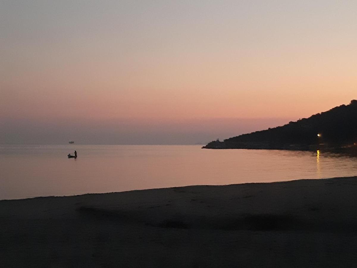 Soula'S Sunshine Big Apartment Nea Karvali Bagian luar foto
