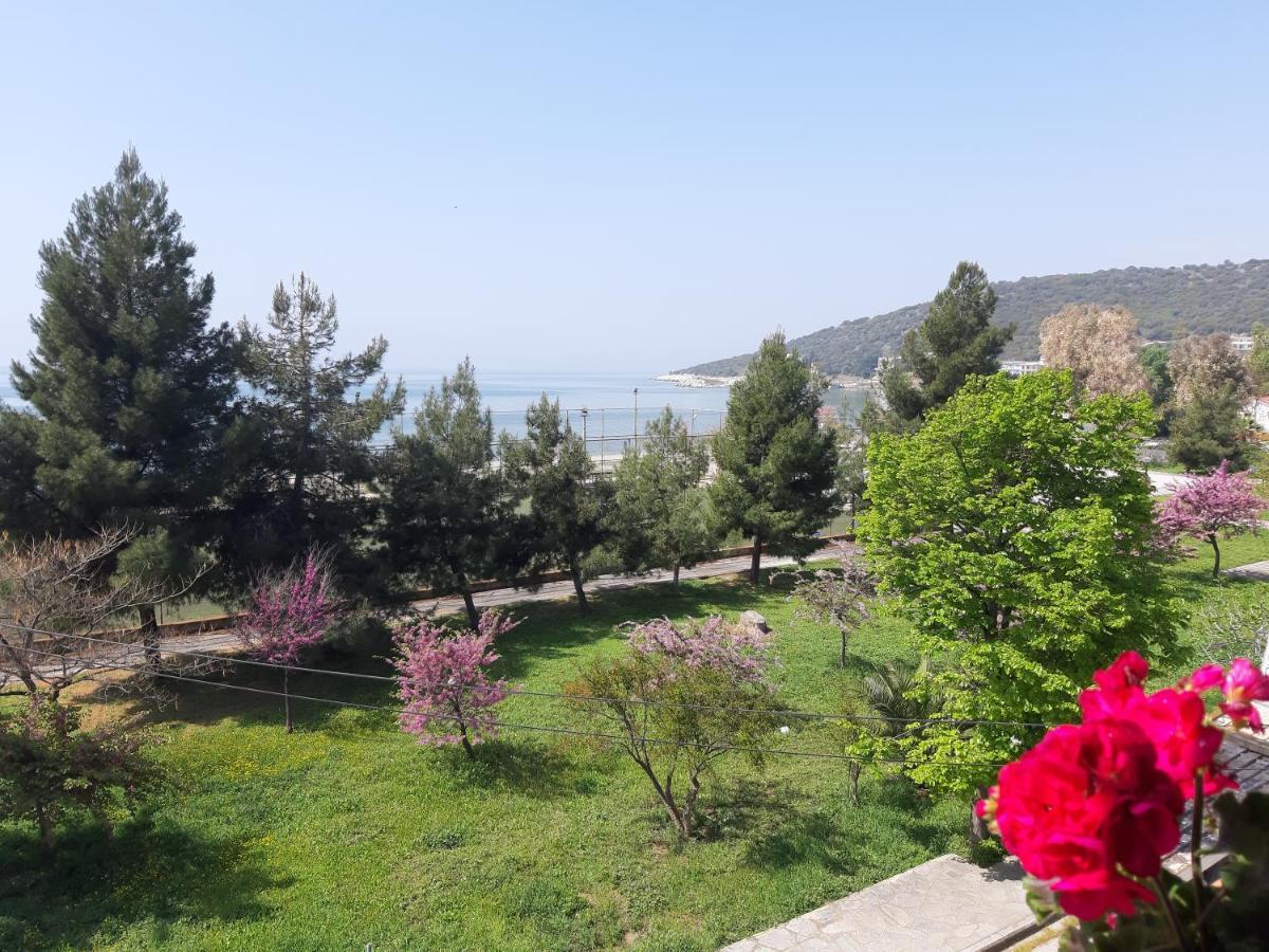 Soula'S Sunshine Big Apartment Nea Karvali Bagian luar foto